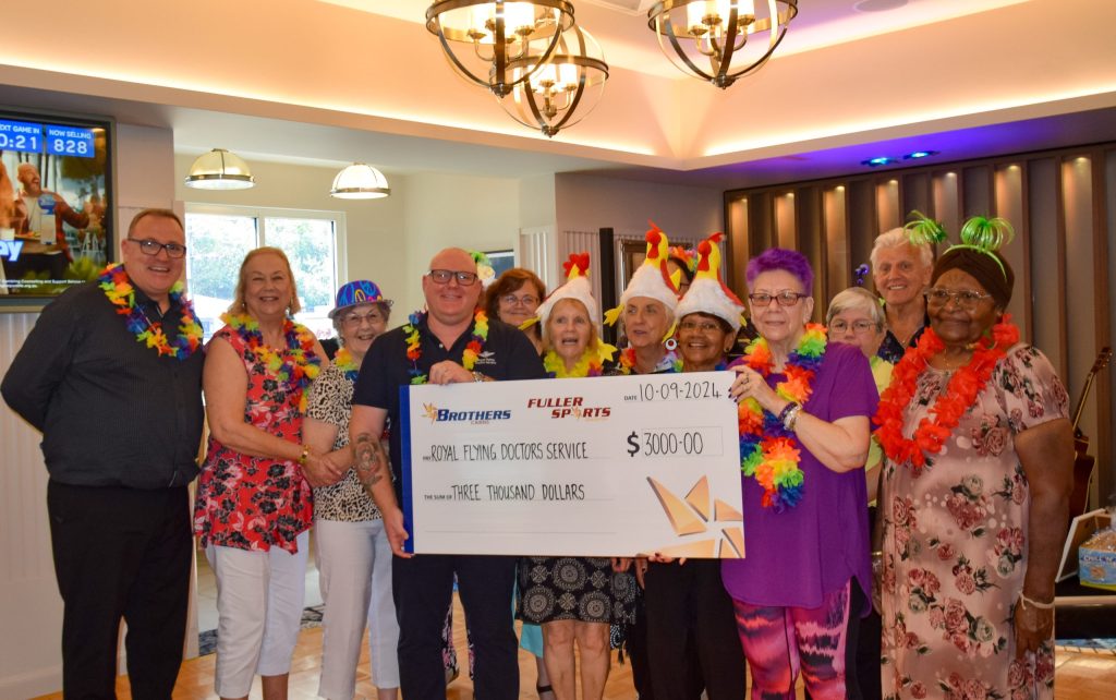 Club Gold presenting $3,000 to the Royal Flying Doctor Service