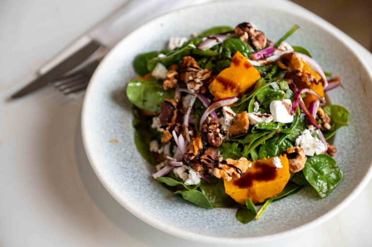 Salad bowl with grilled pumpkin